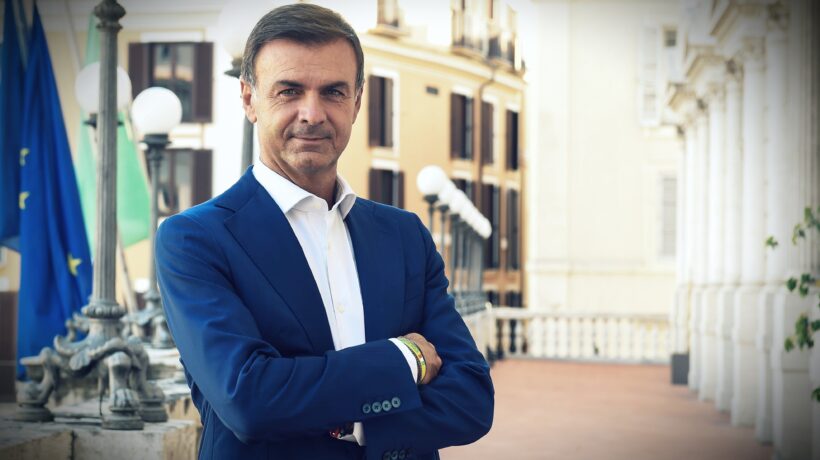 «Ue nemica dei contadini. Patto con gli altri Paesi: no alla carne coltivata»
