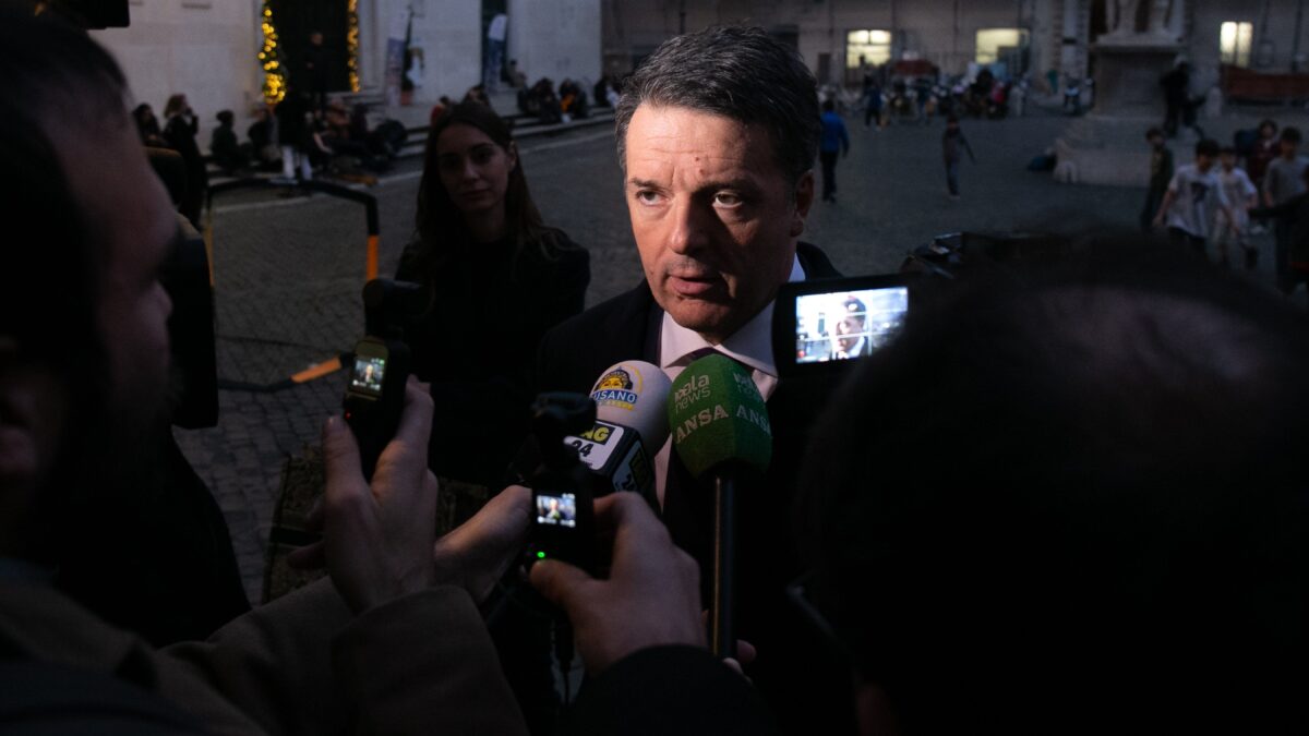 Renzi cacciò i critici e ora fa il paladino della libera stampa
