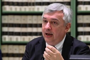 Per «Repubblica» la vera minaccia sono le vendite, non la Meloni