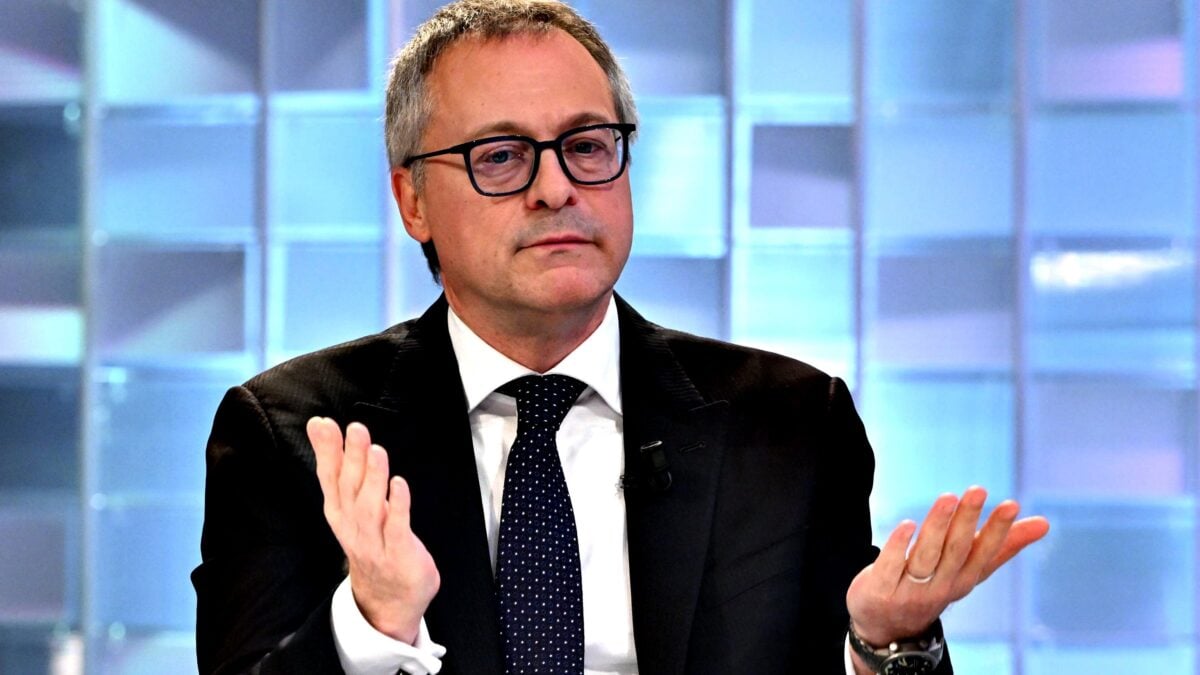 Bonomi si genuflette a Mattarella e sconfessa i suoi