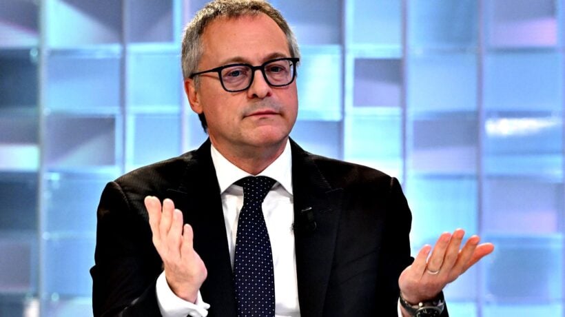 Bonomi si genuflette a Mattarella e sconfessa i suoi