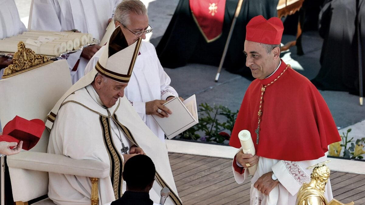 Altro pasticcio del Vaticano sulle benedizioni ai gay: «Durino solo 10-15 secondi»