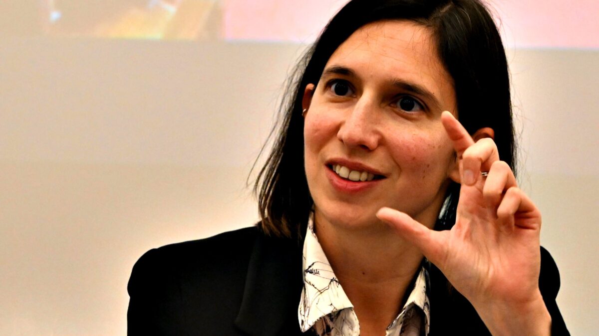 Un fantasma si aggira per la Camera: Elly Schlein