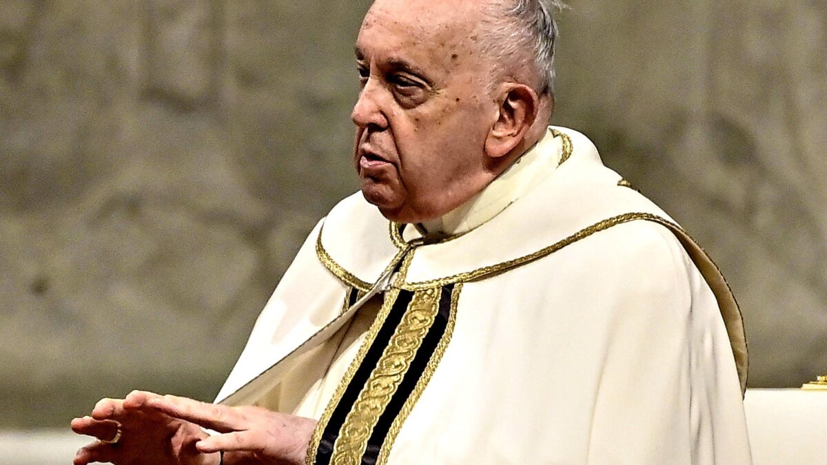 Anatema del Papa sull’utero in affitto: «Deprecabile, il mondo lo proibisca»