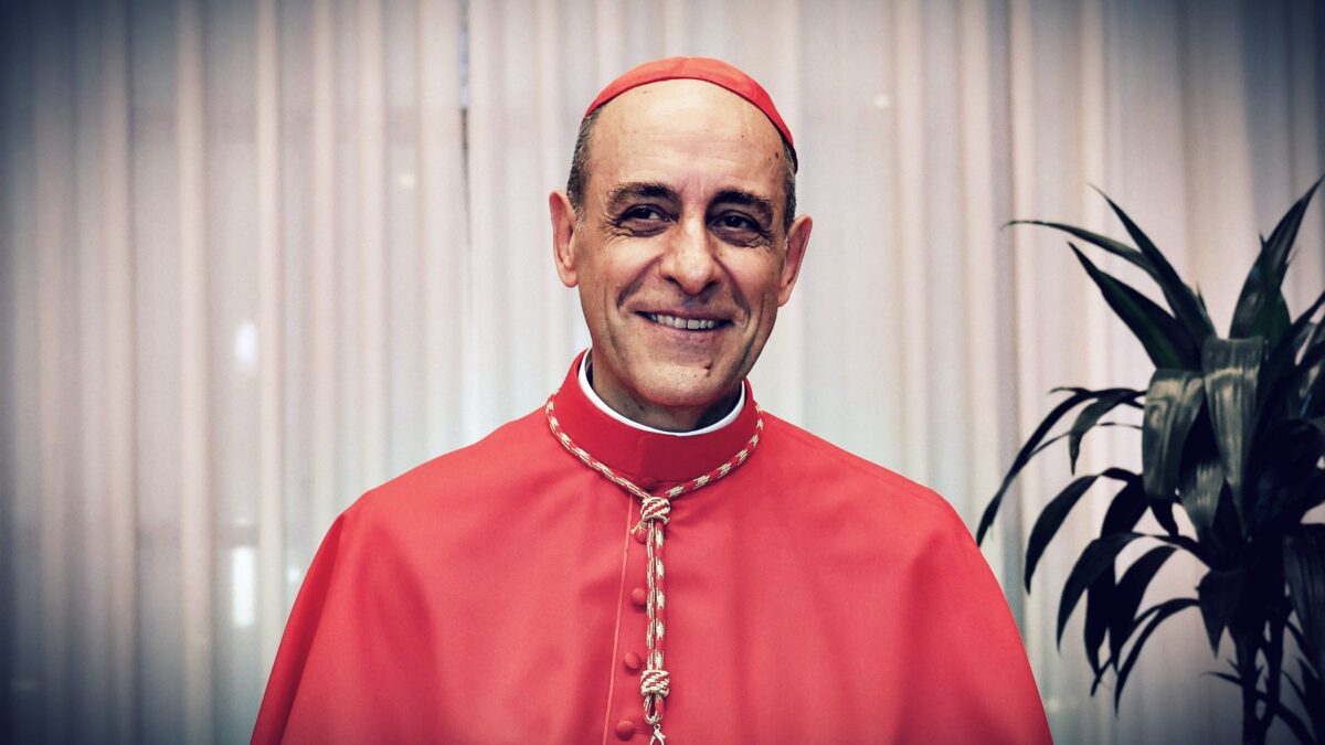 Rinnega il suo libro porno. Ma il cardinale resta dov’è