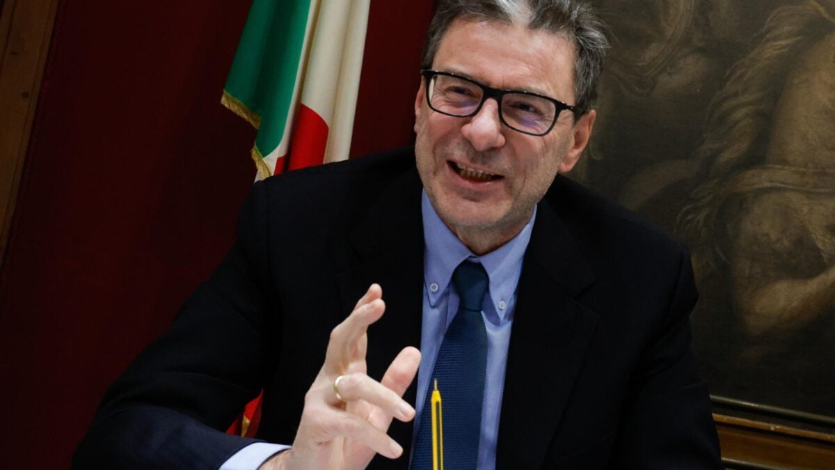 Goldman, la banca che piace ai dem: «Bene la Meloni, comprate i Btp»