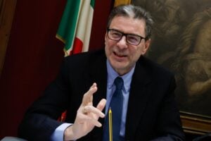 Goldman, la banca che piace ai dem: «Bene la Meloni, comprate i Btp»