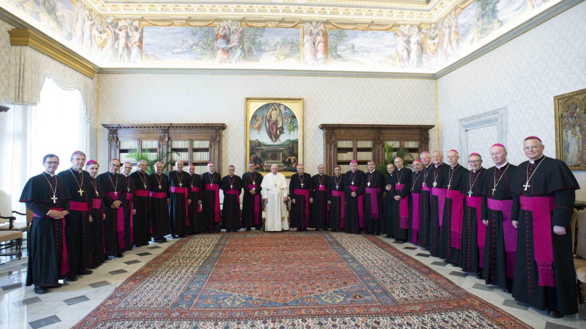 Pure la chiesa francese si dissocia e fa crollare i distinguo del «Tucho»
