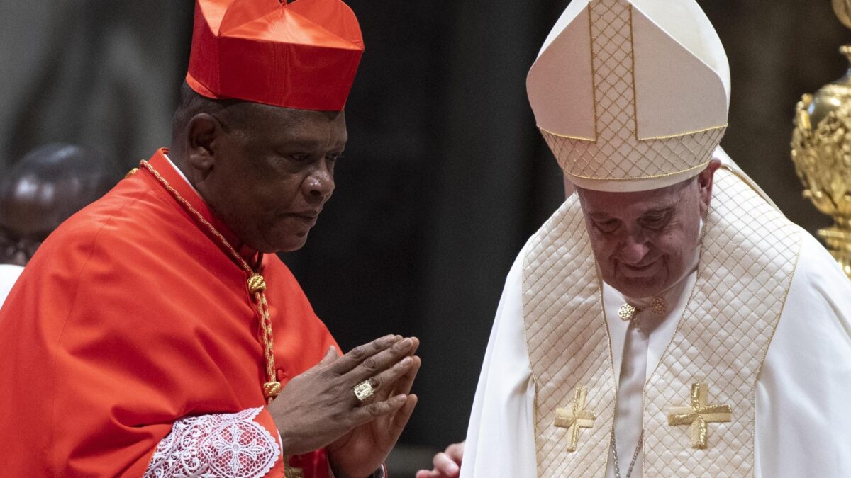Sui gay l’Africa dice no a Bergoglio, che cede: da voi niente benedizioni