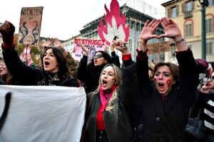 Per bocciare le famiglie arcobaleno le toghe s’aggrappano al femminismo