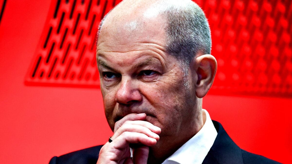 E adesso Scholz deve vedersela pure con crollo del Pil e inflazione in salita
