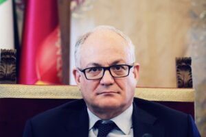 La tattica di Gualtieri il temporeggiatore per occupare i posti che piacciono ai dem