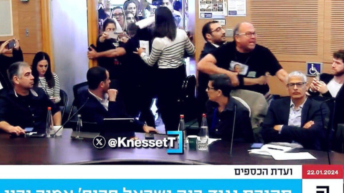 Parenti degli ostaggi in Parlamento «Netanyahu ora deve dimettersi»