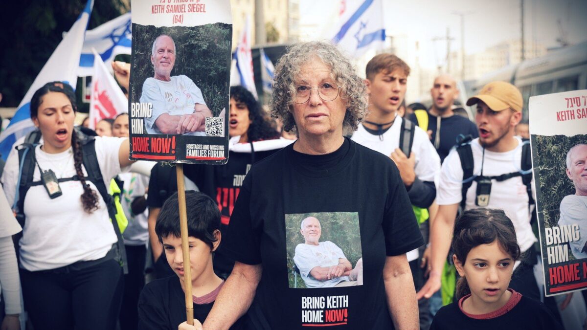 Donne in ostaggio, gli orrori di Hamas: «Le stuprano vestite da bambole»