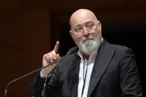 Bonaccini stanga anziani e disabili nelle Rsa