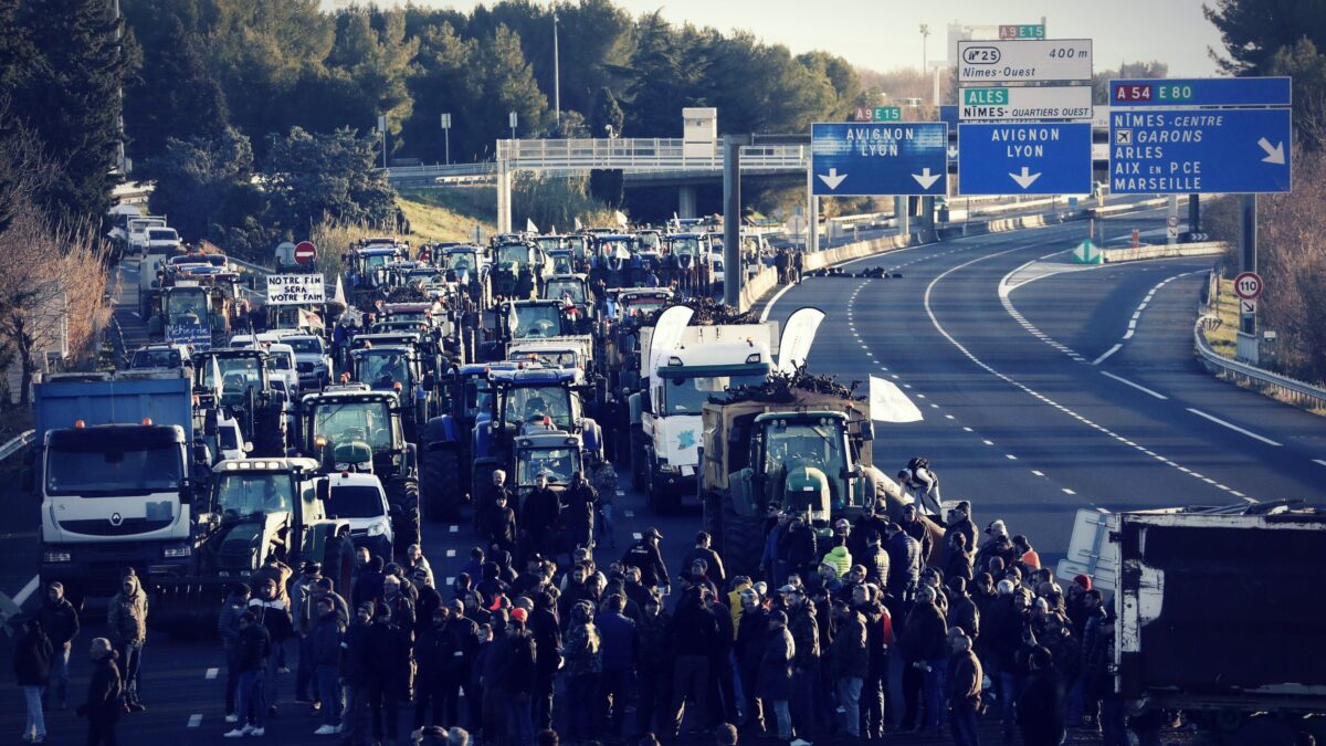La stampa di sinistra usa la solita gogna. «Sono nazi e no vax»