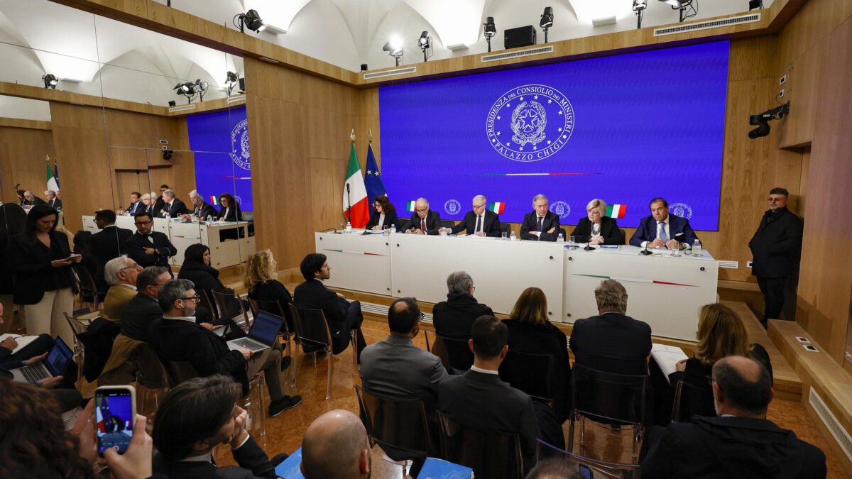 Dal Cdm 1 miliardo agli anziani. E arriva il decreto «anti influencer»