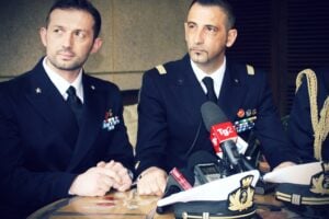 Gli inconsolabili per l’«acchiappanazi» ieri ridevano dell’umiliazione dei marò