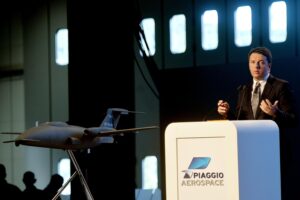Dopo le tempeste con Renzi e Pinotti, gli emiratini mollano gli aerei Piaggio