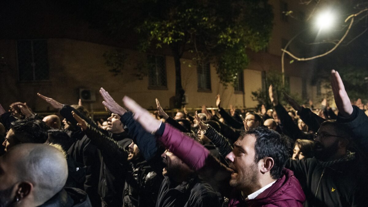 «Il saluto romano non è sempre reato»