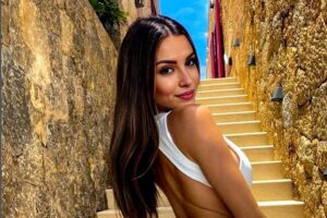 La bella influencer fa impazzire i vip. Peccato solo che l’abbia creata l’Ia