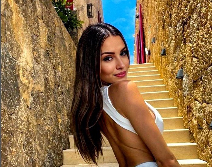 La bella influencer fa impazzire i vip. Peccato solo che l’abbia creata l’Ia