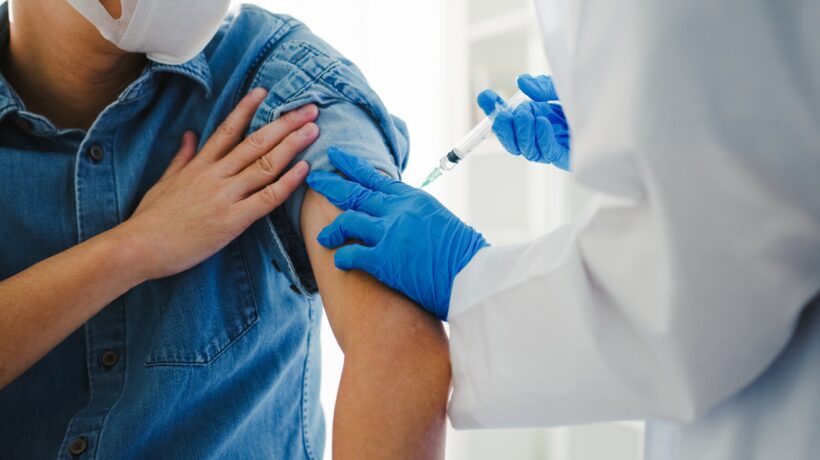 Uno studio smonta le dosi plurime: «Probabilità di infezione più alta»