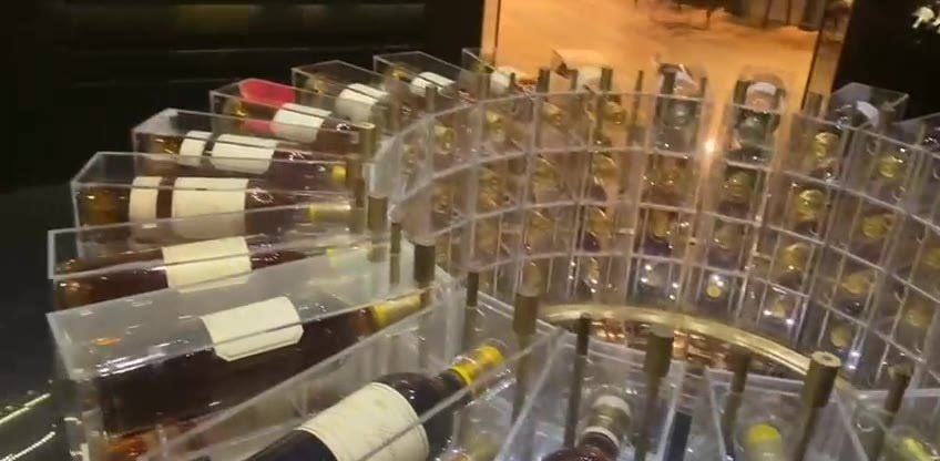 Le pillole di galateo di Petra e Carlo: il vino a tavola