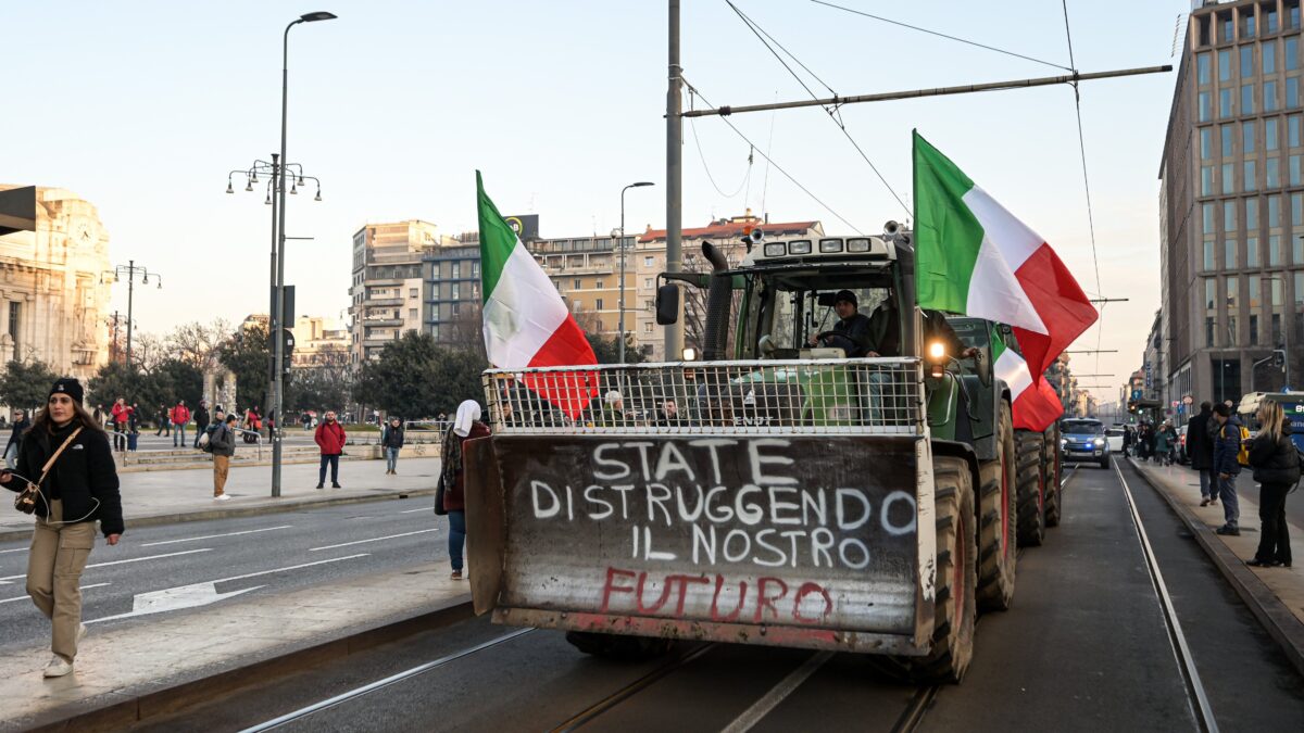I sussidi secondo gli Agnelli: a loro sì, ai contadini no