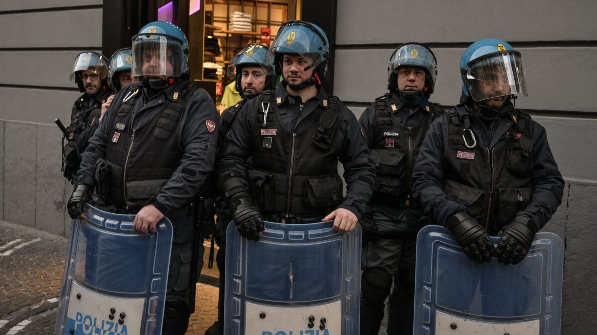 Mattarella se la prende con i manganelli. Ma usati contro i  no vax piacevano a tutti