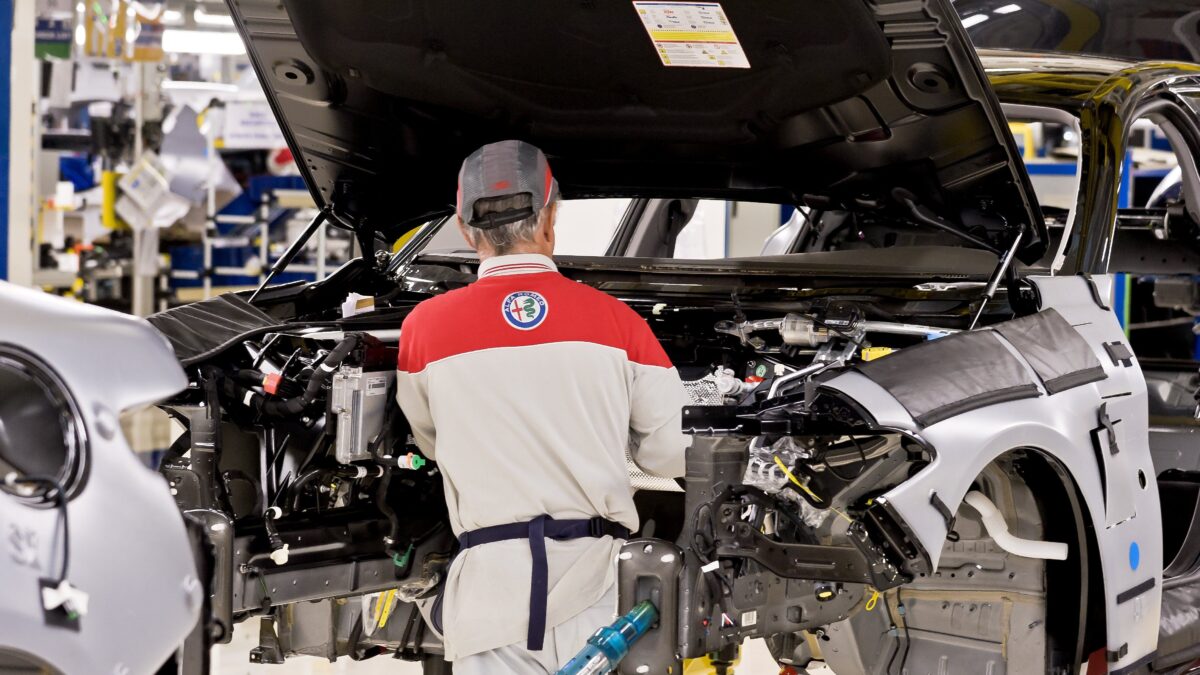 Basta aiuti, il futuro di Fiat è a Parigi. E la famiglia ci risarcisca con l’Alfa