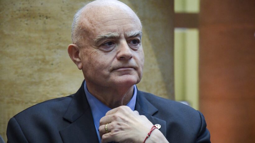 Indagato il dottore che tolse il lavoro ai colleghi «no vax»
