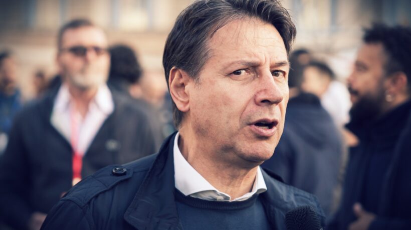 Conte sente aria di fiasco e scappa dal giurì