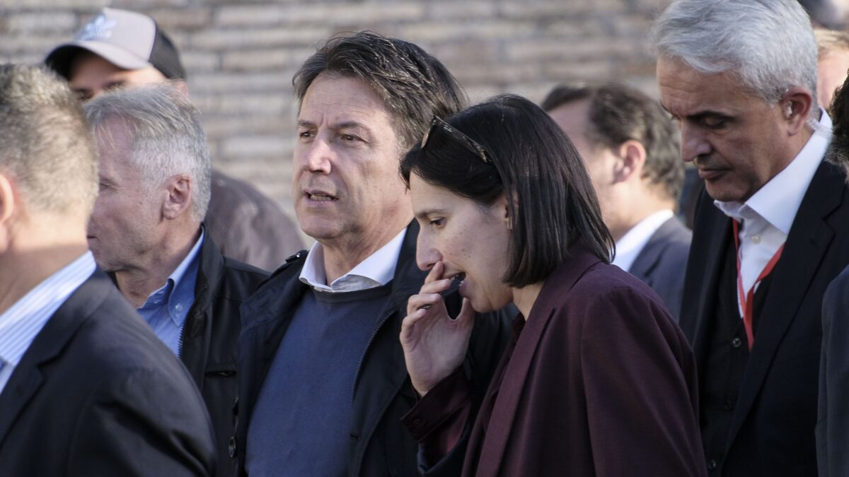 Suona la sveglia dopo la sbornia sarda. Nel resto d’Italia Pd e M5s si menano