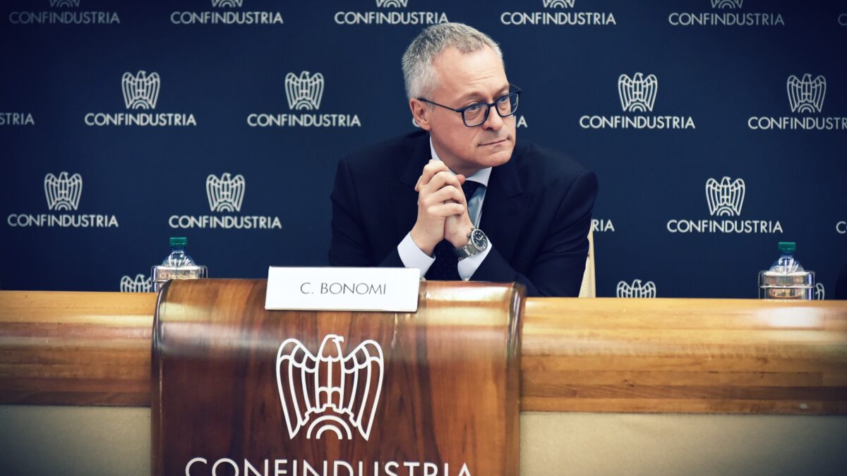 Bonomi piomba sulle elezioni. Calpestate norme e statuto per tenersi la Confindustria
