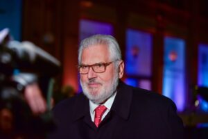 Palenzona blandisce il governo e si mette in marcia verso Generali