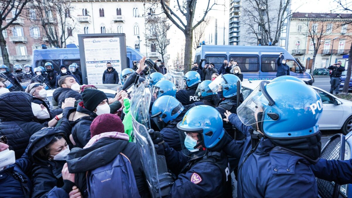 Il Pd premia i violenti di Askatasuna e li nomina «bene comune» di Torino