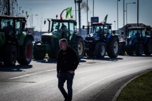 I trattori marciano verso Roma. La Meloni: 8 miliardi all’agricoltura