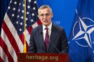 Nuove purghe in Ucraina. La Nato: «Saremo in guerra con la Russia per decenni»