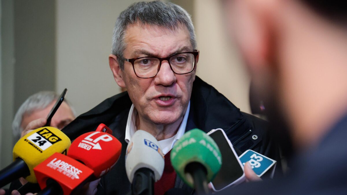 Anche Landini snobba la Schlein. Parla con Conte di Stellantis e salari