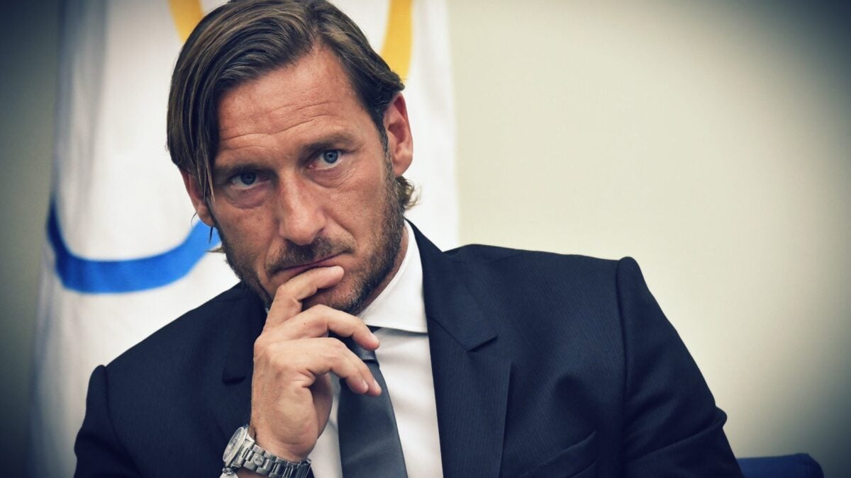 Le carte di Ilary: «Totti nasconde i soldi e li sperpera al gioco»