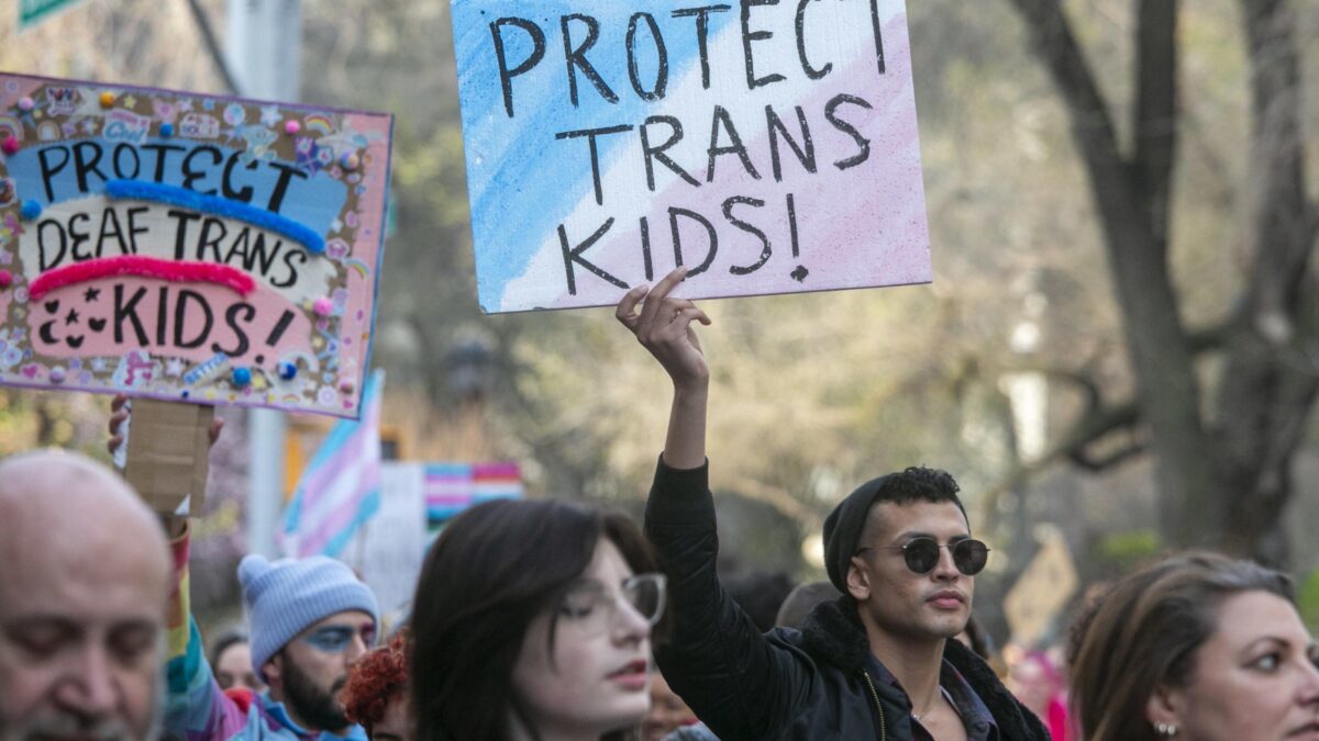 Altri dubbi sulle «cure» ai baby trans