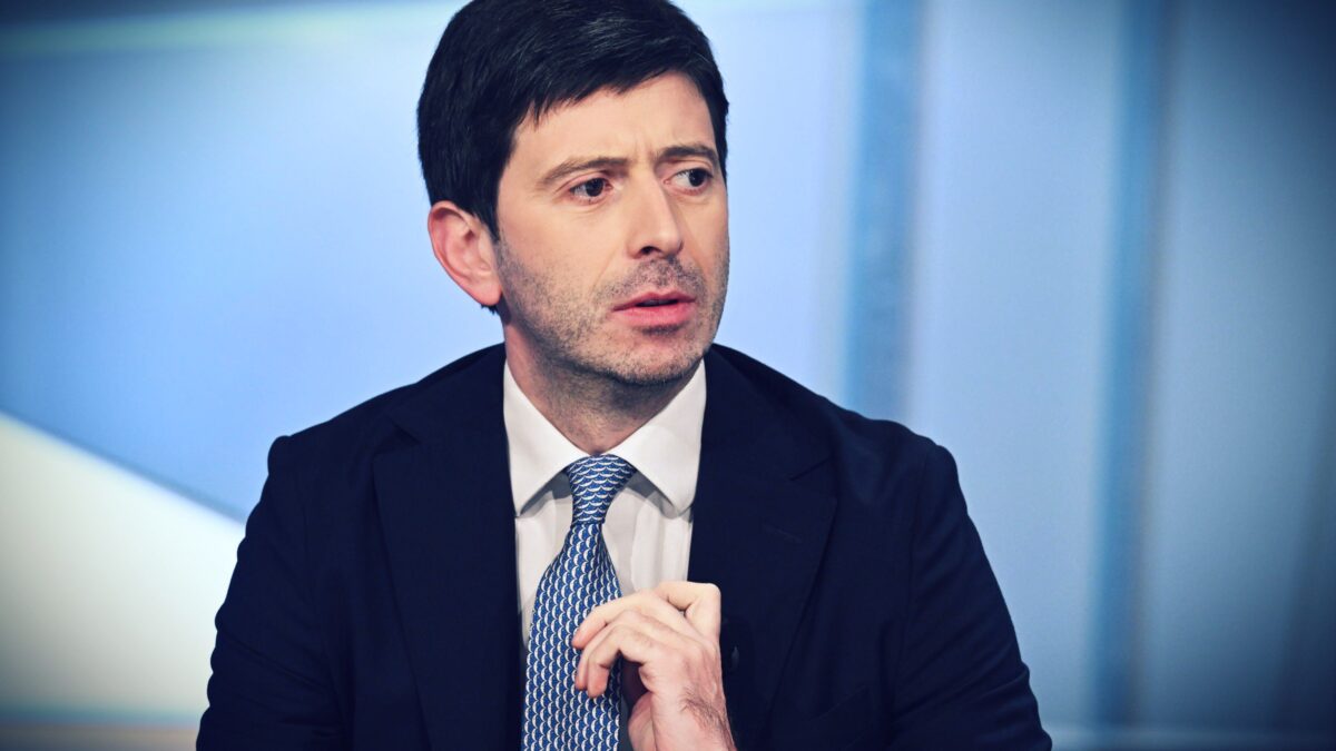 Speranza ignora le vittime. Ma lo aspetta il Parlamento