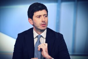 Speranza ignora le vittime. Ma lo aspetta il Parlamento