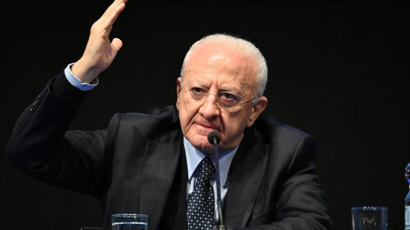 De Luca insiste: «La Meloni insulta»