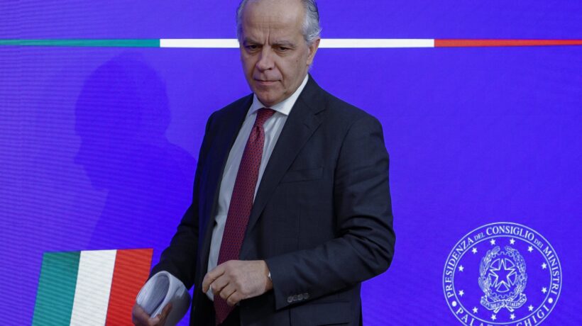 Colle a gamba tesa contro Piantedosi. «I manganelli sono un fallimento»