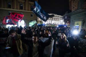 I dem scordano gli studenti randellati da loro