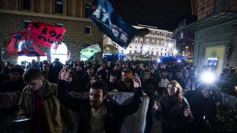 I dem scordano gli studenti randellati da loro