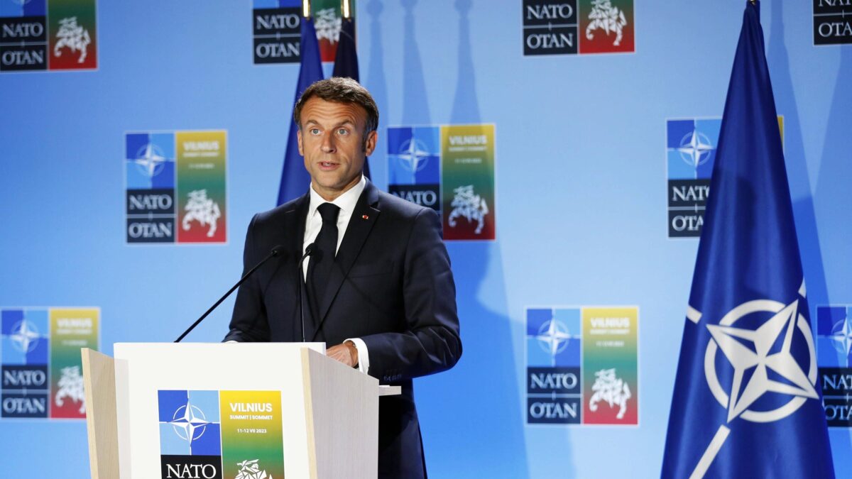 Macron vuole crearsi una Nato tutta sua. Ma gli alleati si sfilano