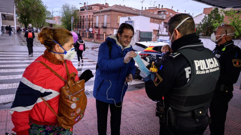 Madrid ammette: «Mascherine imposte in assenza di studi e relazioni tecniche»